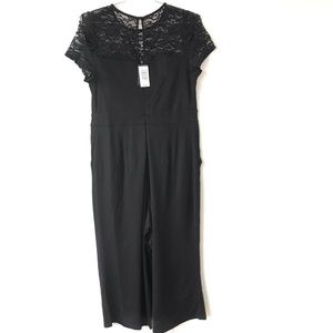 Torrid jumpsuit with lace neckline size 0/Large
